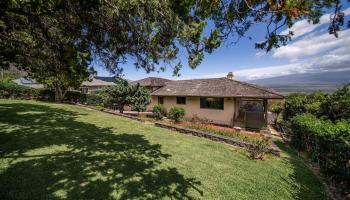 546  Melemele St Wailuku Heights, Wailuku home - photo 2 of 33