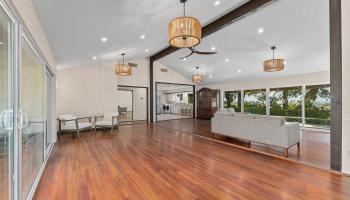 549  Honoapiilani Hwy , Wailuku home - photo 3 of 36