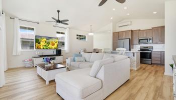 72  Kupaloke St , Wailuku home - photo 3 of 49