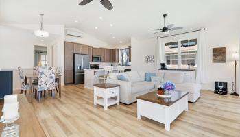 72  Kupaloke St , Wailuku home - photo 4 of 49