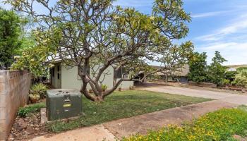 857  Hopoe St , Lahaina home - photo 5 of 40