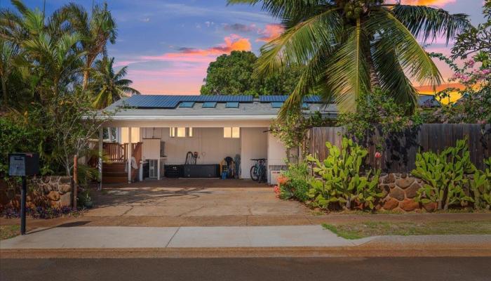 233  Kahiko St , Spreckelsville/Paia/Kuau home - photo 1 of 50