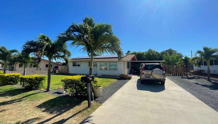 425  Lanai St , Kahului home - photo 1 of 38