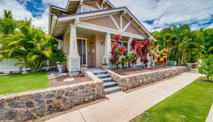 637  Hoe Kawele Ln , Lahaina home - photo 1 of 46