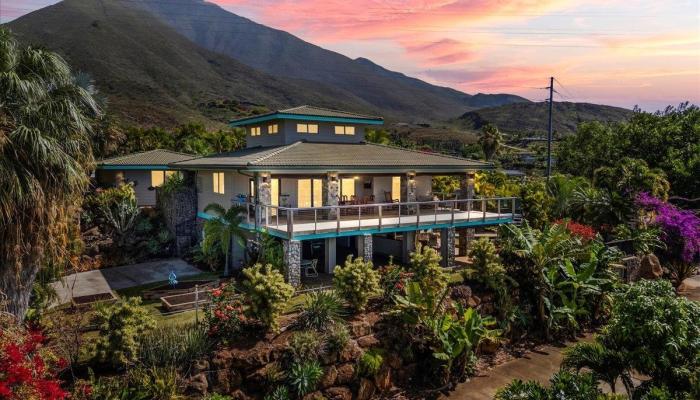 676  Kai Hele Ku St Launiupoko, Lahaina home - photo 1 of 45