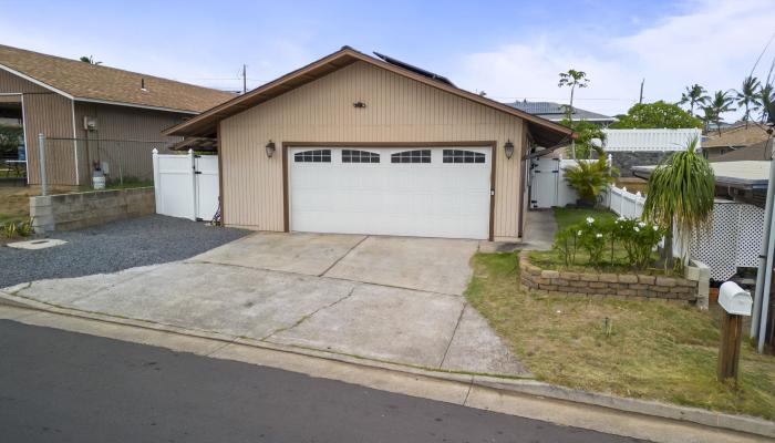 850  Makaala Dr , Wailuku home - photo 1 of 50